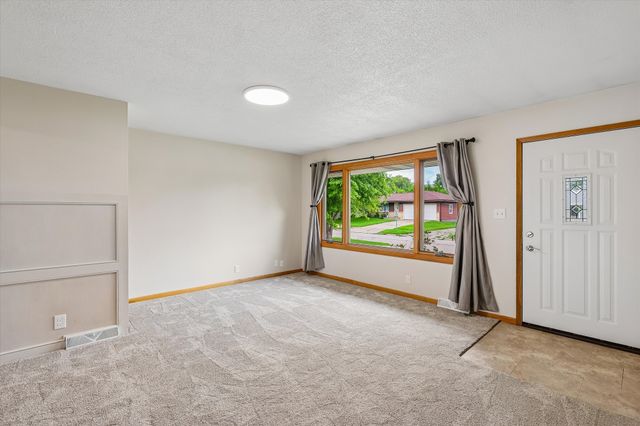 621 SE 4th Street, Ankeny, IA 50021