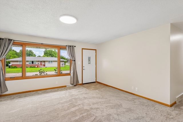 621 SE 4th Street, Ankeny, IA 50021