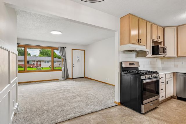 621 SE 4th Street, Ankeny, IA 50021