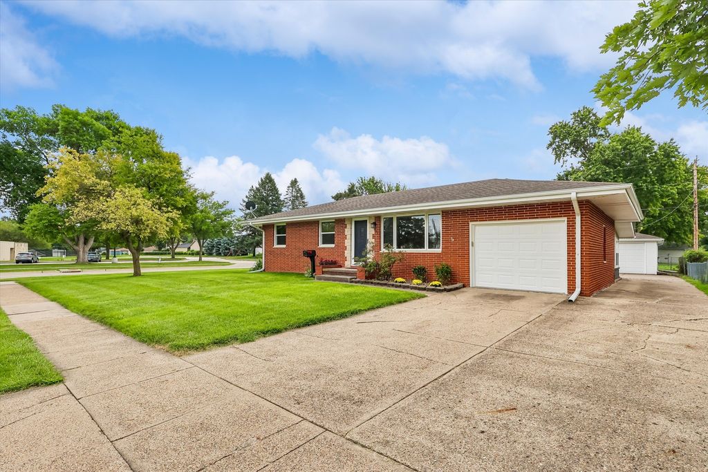621 SE 4th Street, Ankeny, IA 50021