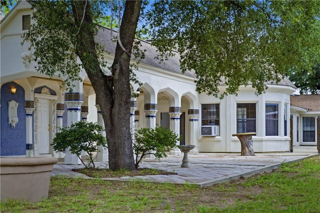 1221 Encino Dr, Pleasanton, TX 78064