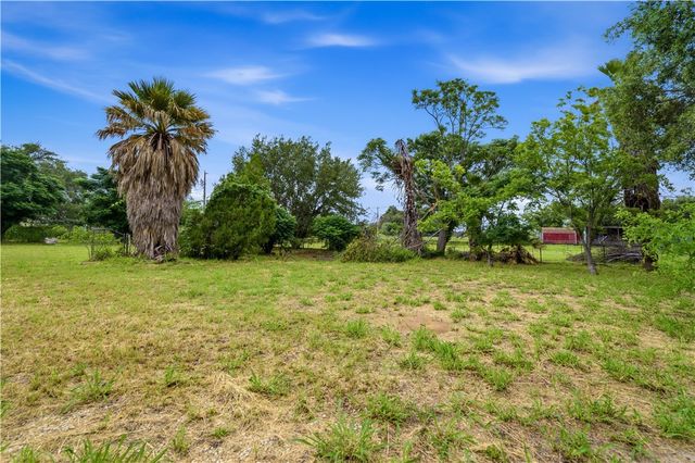 1221 Encino Dr, Pleasanton, TX 78064