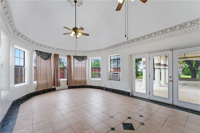 1221 Encino Dr, Pleasanton, TX 78064