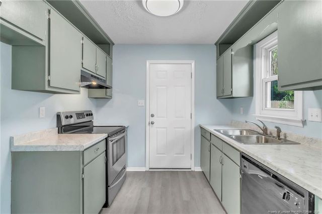 549 Hickorywood Drive, Fayetteville, NC 28314
