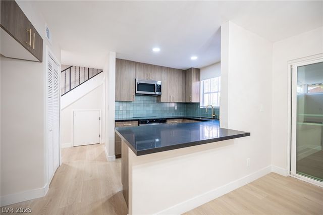 608 Tam O Shanter, Las Vegas, NV 89109