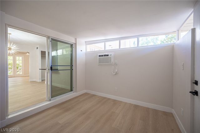 608 Tam O Shanter, Las Vegas, NV 89109