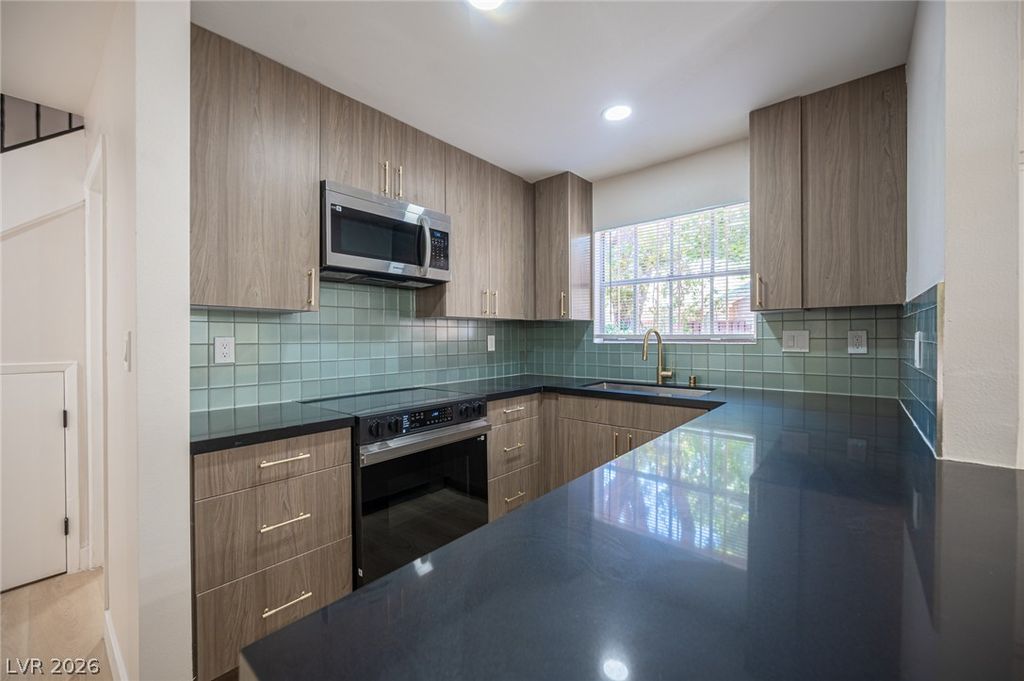 608 Tam O Shanter, Las Vegas, NV 89109