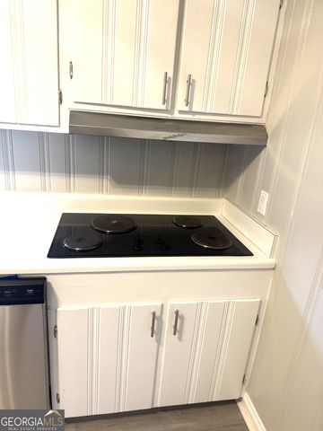 819 Ellenwood Circle W, Macon, GA 31204