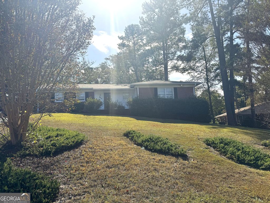 819 Ellenwood Circle W, Macon, GA 31204