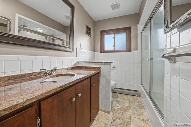 531 Oxbow Lake Road, White Lake, MI 48386