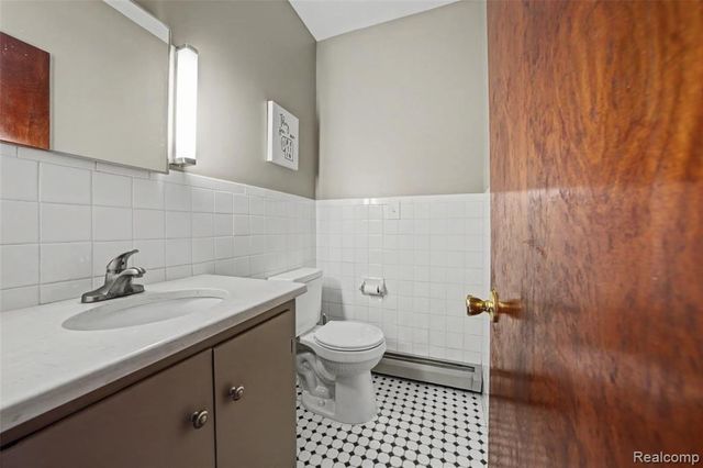 531 Oxbow Lake Road, White Lake, MI 48386