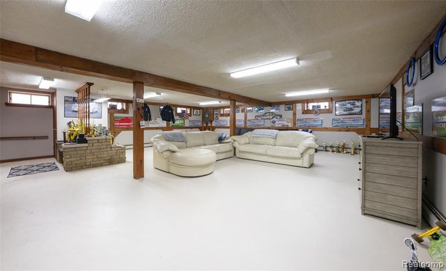 531 Oxbow Lake Road, White Lake, MI 48386