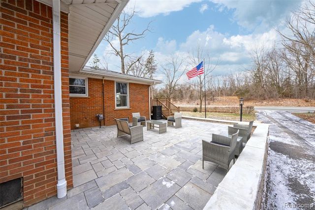 531 Oxbow Lake Road, White Lake, MI 48386