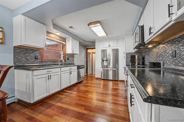 531 Oxbow Lake Road, White Lake, MI 48386