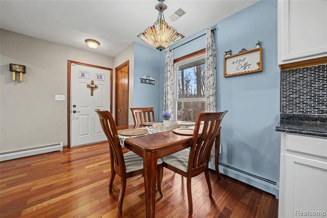 531 Oxbow Lake Road, White Lake, MI 48386