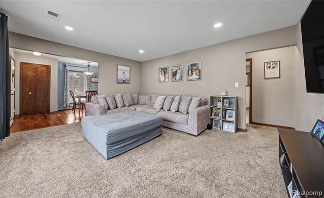 531 Oxbow Lake Road, White Lake, MI 48386