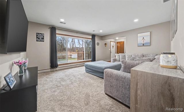 531 Oxbow Lake Road, White Lake, MI 48386