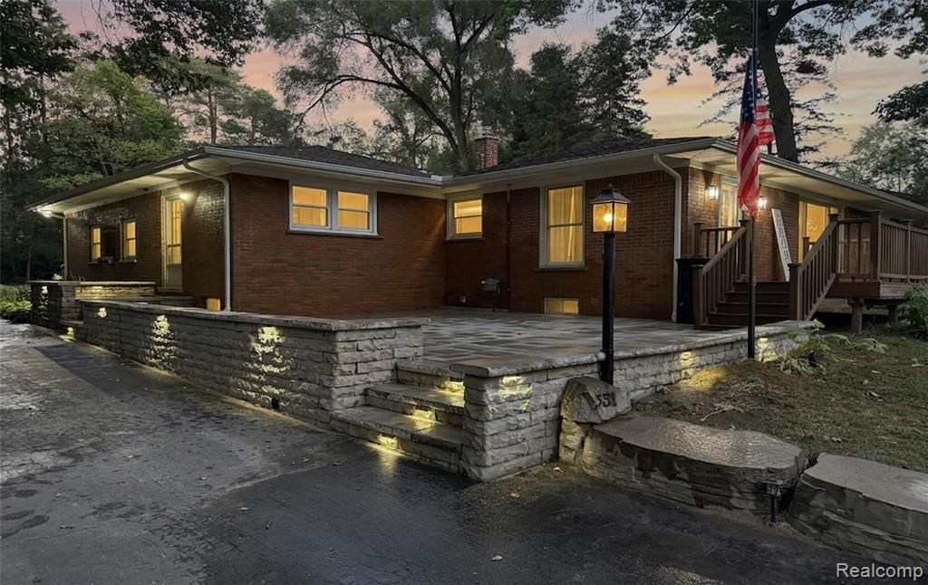 531 Oxbow Lake Road, White Lake, MI 48386