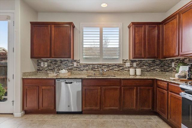 3040 Village Plaza Dr, Roseville, CA 95747