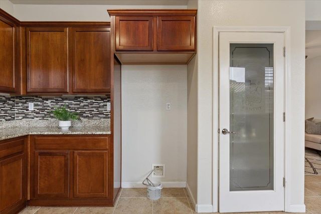 3040 Village Plaza Dr, Roseville, CA 95747