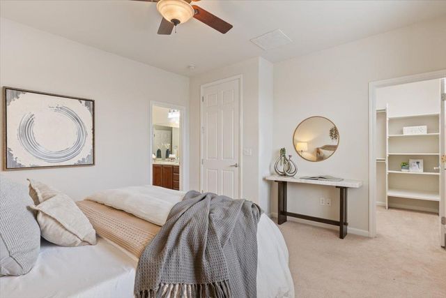 3040 Village Plaza Dr, Roseville, CA 95747