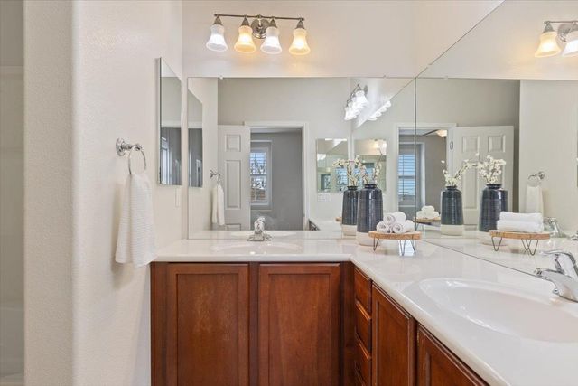 3040 Village Plaza Dr, Roseville, CA 95747