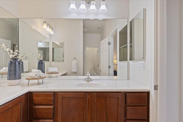 3040 Village Plaza Dr, Roseville, CA 95747