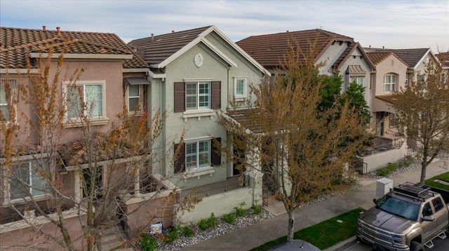 3040 Village Plaza Dr, Roseville, CA 95747