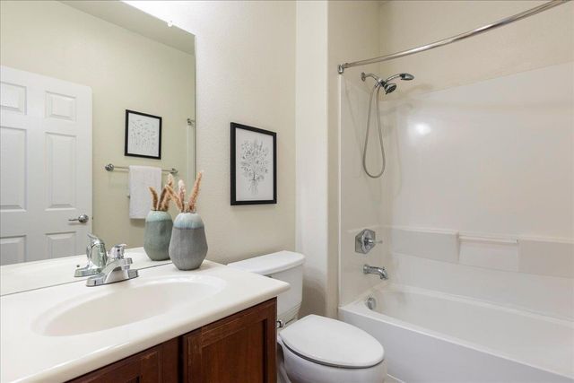 3040 Village Plaza Dr, Roseville, CA 95747