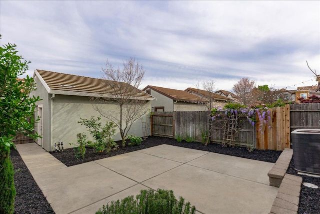 3040 Village Plaza Dr, Roseville, CA 95747