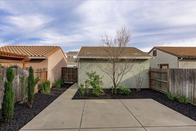 3040 Village Plaza Dr, Roseville, CA 95747