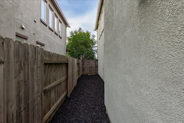 3040 Village Plaza Dr, Roseville, CA 95747