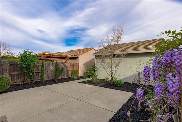 3040 Village Plaza Dr, Roseville, CA 95747