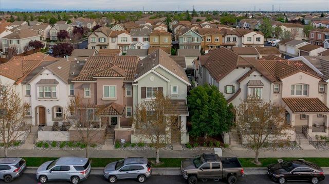 3040 Village Plaza Dr, Roseville, CA 95747