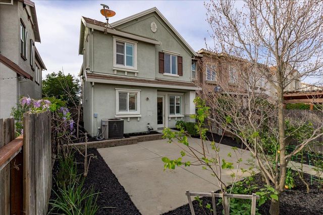 3040 Village Plaza Dr, Roseville, CA 95747