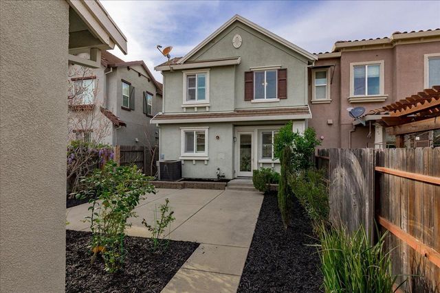 3040 Village Plaza Dr, Roseville, CA 95747