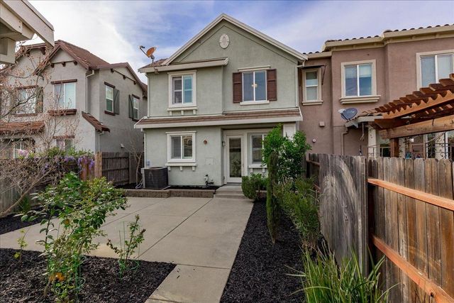 3040 Village Plaza Dr, Roseville, CA 95747