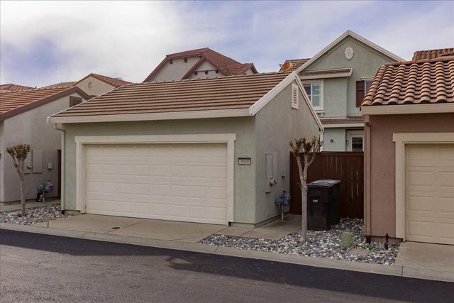 3040 Village Plaza Dr, Roseville, CA 95747