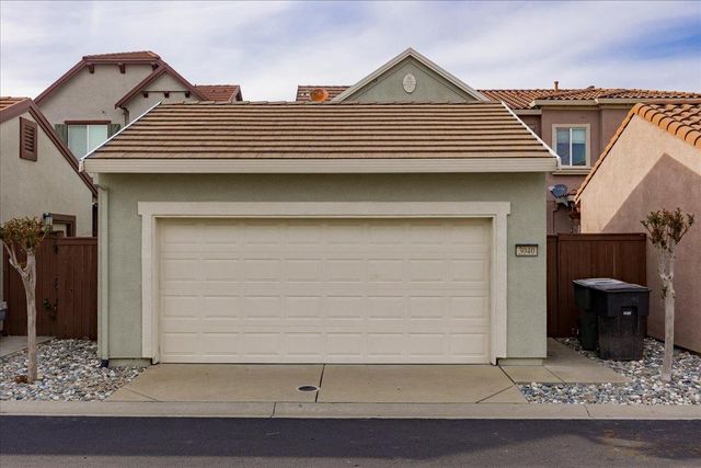 3040 Village Plaza Dr, Roseville, CA 95747