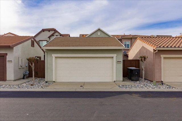 3040 Village Plaza Dr, Roseville, CA 95747