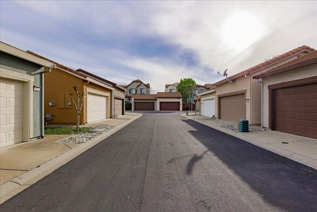 3040 Village Plaza Dr, Roseville, CA 95747