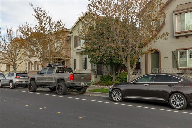 3040 Village Plaza Dr, Roseville, CA 95747