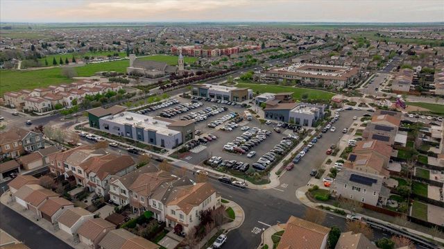3040 Village Plaza Dr, Roseville, CA 95747