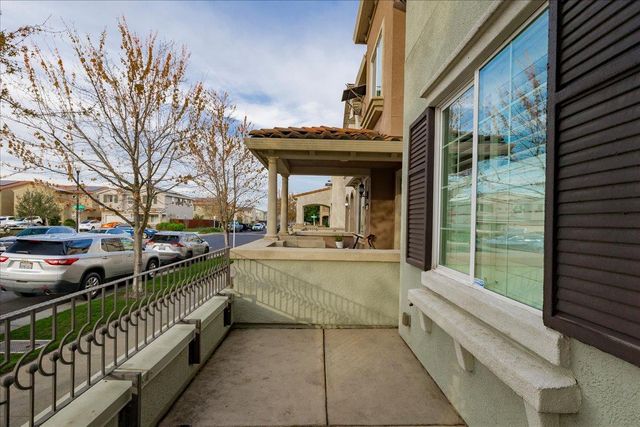 3040 Village Plaza Dr, Roseville, CA 95747