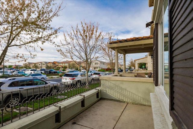 3040 Village Plaza Dr, Roseville, CA 95747