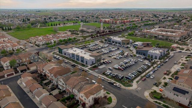 3040 Village Plaza Dr, Roseville, CA 95747