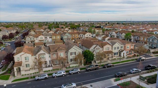 3040 Village Plaza Dr, Roseville, CA 95747