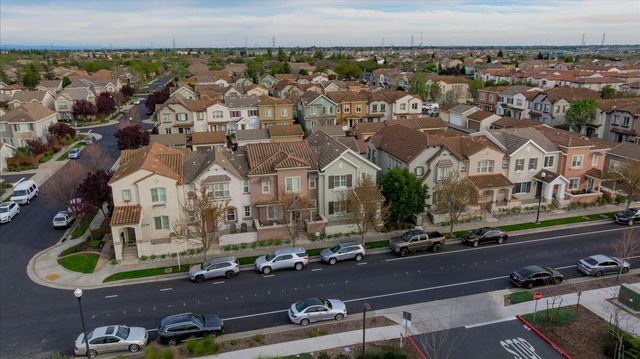 3040 Village Plaza Dr, Roseville, CA 95747