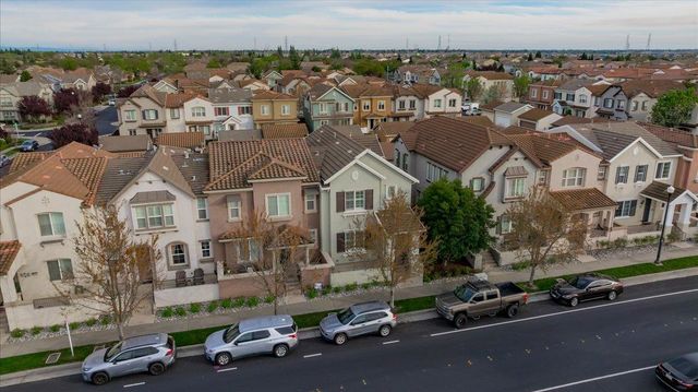 3040 Village Plaza Dr, Roseville, CA 95747