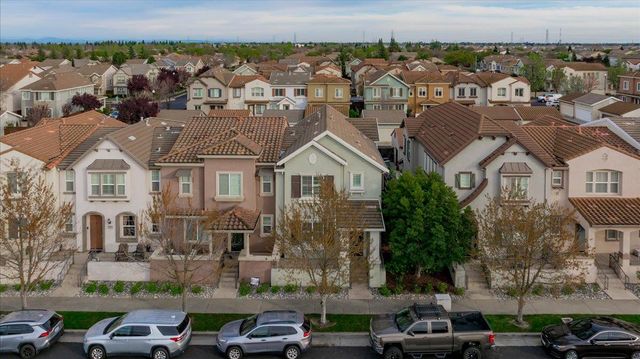 3040 Village Plaza Dr, Roseville, CA 95747